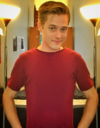 https://upload.wikimedia.org/wikipedia/commons/thumb/c/cb/Lucas_Grabeel_2016.png/100px-Lucas_Grabeel_2016.png